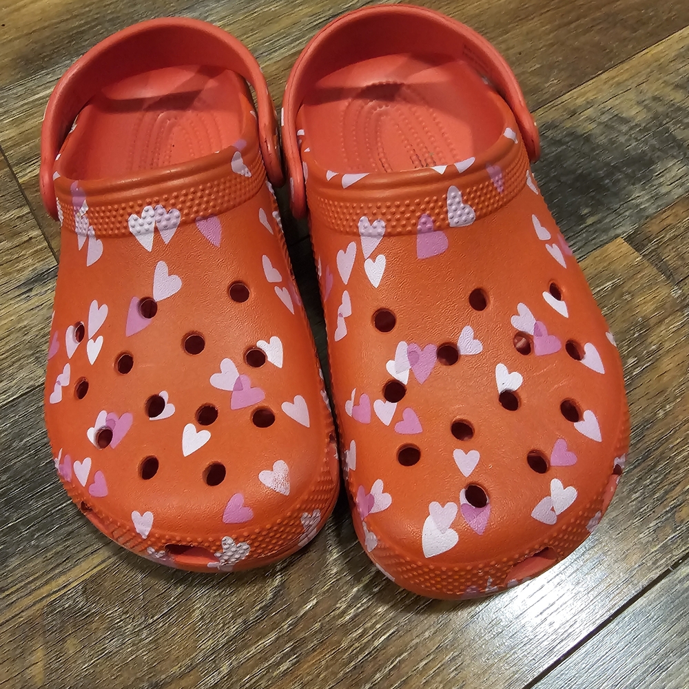 CROCS Kids Heart Pattern Clogs - Red and Pink